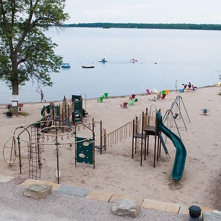 Mccreary'S Beach Resort Перт Экстерьер фото